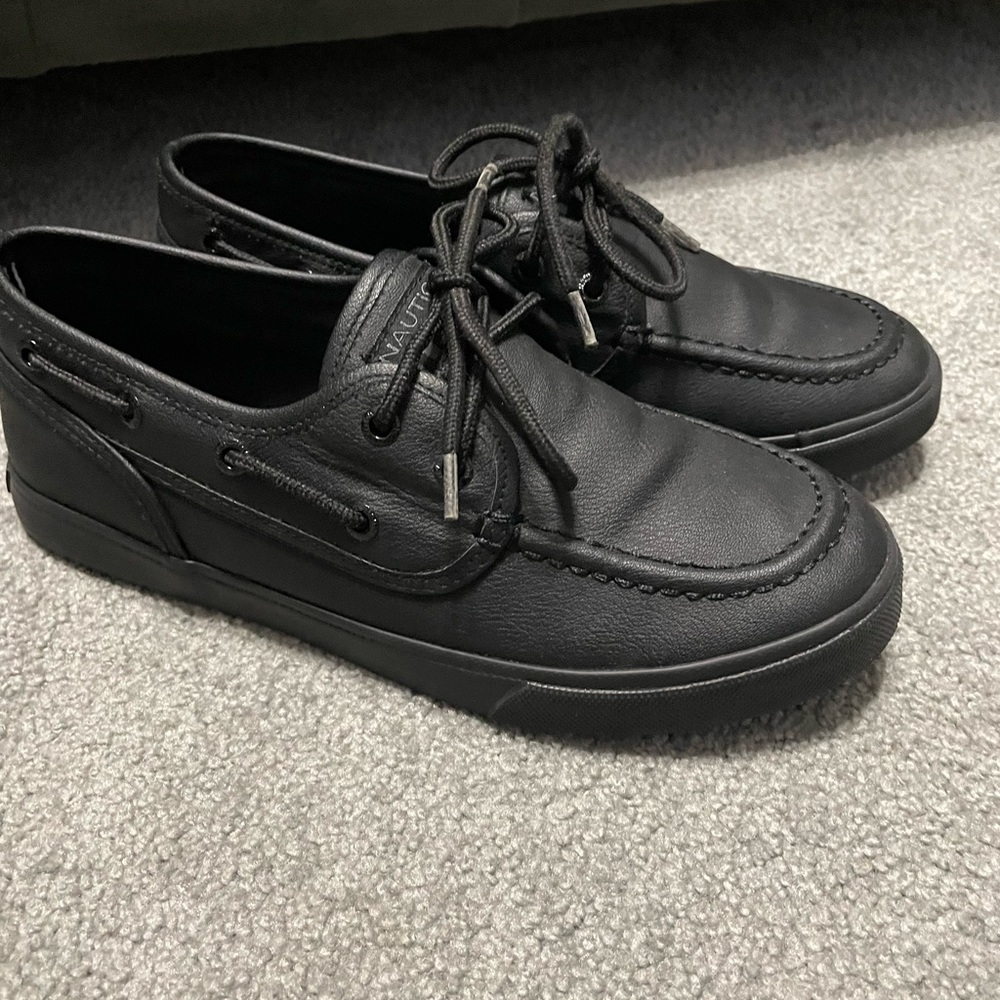 Boys Nautica boat shoes size 5Y